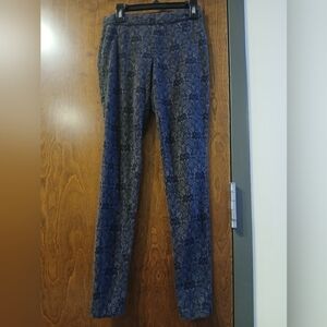 HALF MOON grey & black lace print leggings